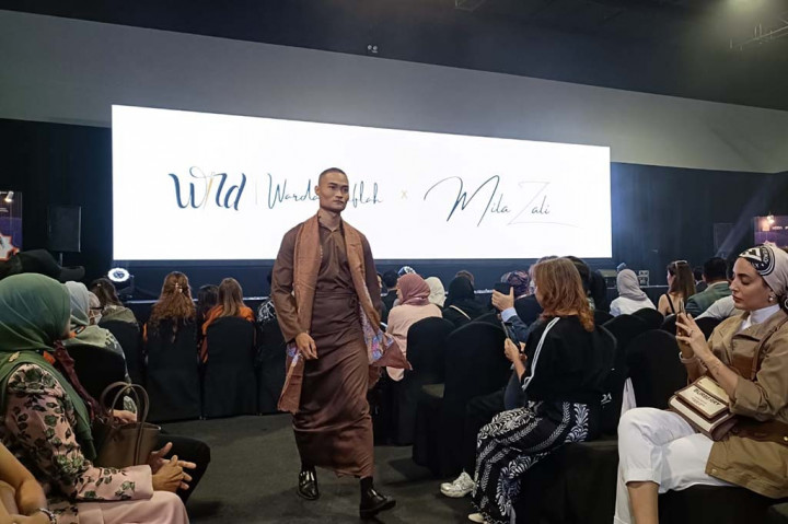 Pagelaran busana tersebut merupakan bagian dari pameran produk halal Malaysia International Halal Showcase (MIHAS) yang berlangsung di kompleks MITEC pada 17-20 September 2024.