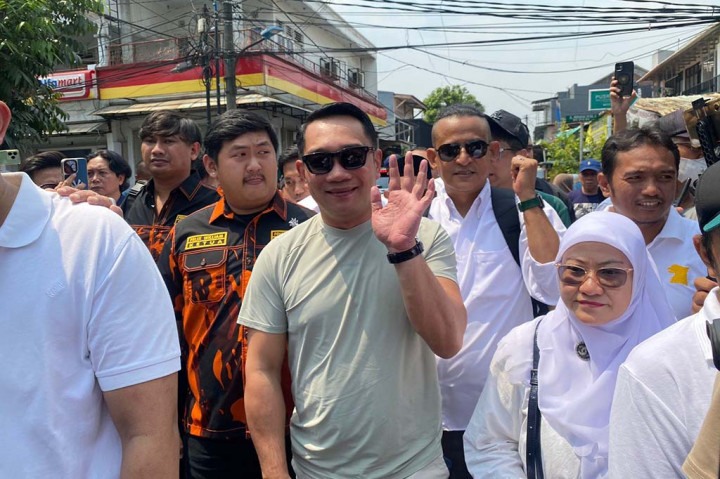 Adapun keluhan mengenai kesejateraan guru ngaji disampaikan warga saat Ridwan Kamil blusukan di kawasan Warakas, Tanjung Priok, Jakarta Utara. Salah satu warga itu mengeluhkan tidak sampainya bantuan kepada guru ngaji yang mengejar di mushola dan rumah-rumah.