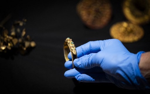 Pemerintah Kerajaan Belanda memulangkan 288 objek bernilai budaya Indonesia yang berada di Belanda sejak era kolonial ke Indonesia, berdasarkan rekomendasi Komite Koleksi Kolonial Belanda.