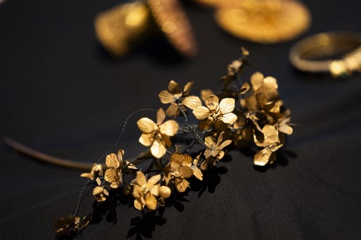 Objek-objek budaya tersebut di antaranya senjata, koin, dan perhiasan terkait Puputan Badung, empat patung Hindu-Buddha yaitu patung Bhairava, Nandi, Ganesha, dan Brahma.