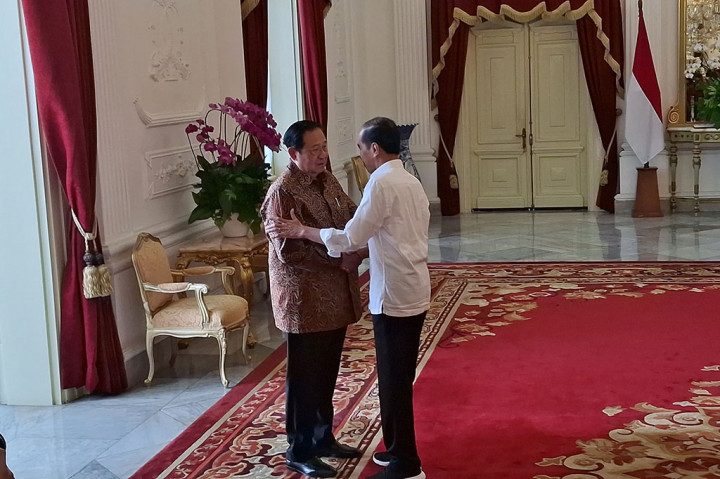 Presiden keenam Republik Indonesia (RI) Susilo Bambang Yudhoyono (SBY) menemui Presiden Joko Widodo (Jokowi), di Istana Merdeka, Jakarta Pusat, Sabtu, 21 September 2024. 