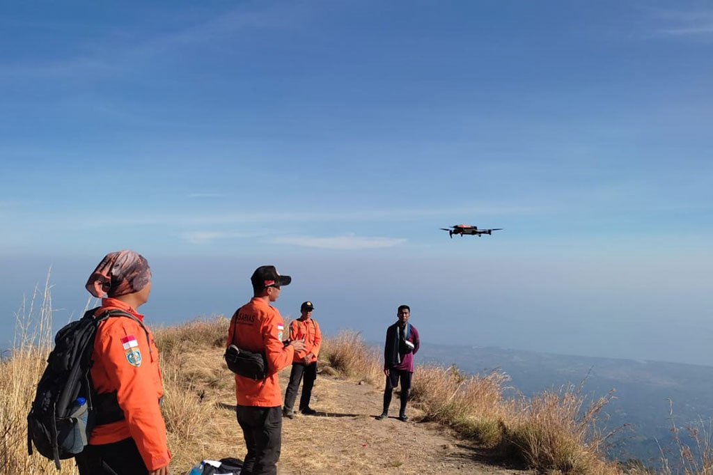 Pencarian lanjutan pada pagi ini dengan memberangkatkan tim menuju Pos 3 hingga ke Pelawangan. 