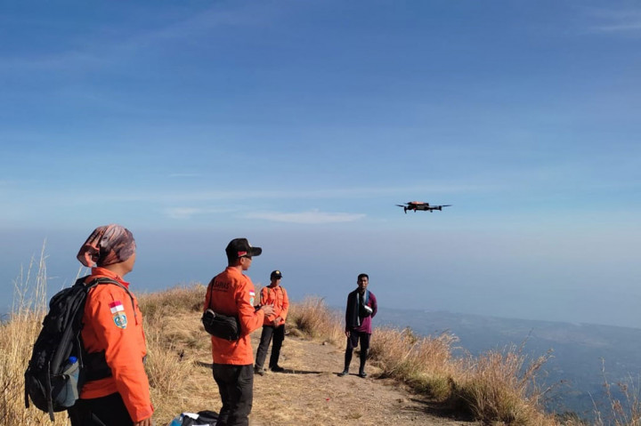 Pencarian lanjutan pada pagi ini dengan memberangkatkan tim menuju Pos 3 hingga ke Pelawangan. 