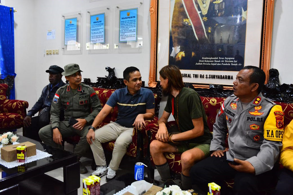 Kasatgas Humas Operasi Damai Cartenz 2024 AKBP Bayu Suseno mengatakan pilot Philip berhasil dibebaskan dan dijemput oleh tim gabungan bertempat di Kampung Yuguru, Distrik Maibarok, Kabupaten Nduga dan langsung diterbangkan menuju Mako Brimob Batalyon B/Timika.