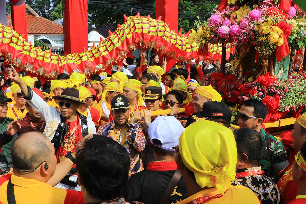 Momen yang diadakan 12 tahun sekali ini menjadi salah satu perayaan budaya Tionghoa yang bukan hanya ditunggu oleh warga keturunan Tionghoa saja, melainkan juga seluruh masyarakat dari luar daerah bahkan lintas agama dan budaya.