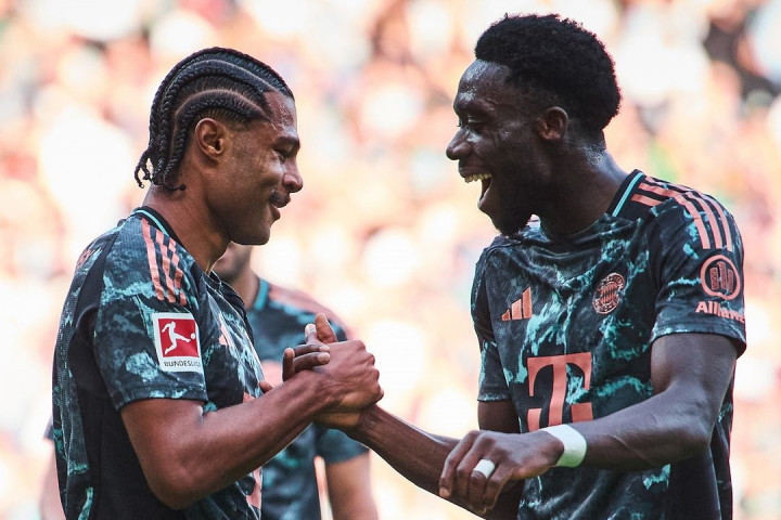 MIchael Olise membuka pesta Bayern pada menit ke-23. Mendapatkan umpan Harry Kane, Olise dengan cerdik memperdaya Michael Zetterer.