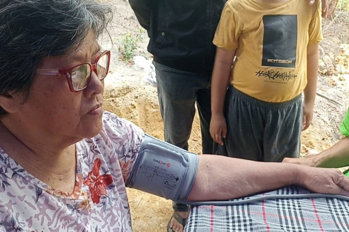 Antusias warga mengikuti pemeriksaan gratis ini luar biasa, pasalnya ada 250 warga yang didominasi lansia datang untuk mendapatkan pemeriksaan kesehatan.