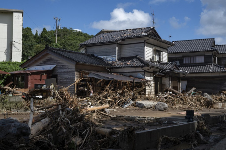 Wilayah ini juga dilaporkan masih belum pulih dari gempa berkekuatan 7,5 skala Richter yang terjadi pada awal tahun ini, di mana merobohkan bangunan, memicu gelombang tsunami dan memicu kebakaran besar.