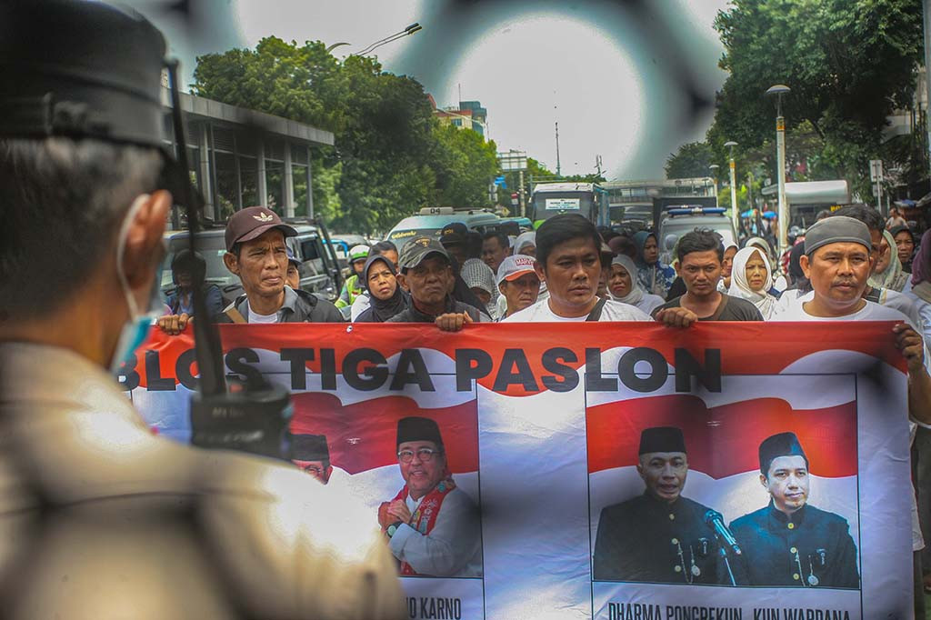 JRMK menilai demokrasi saat ini sedang tidak baik-baik saja sehingga kepercayaan masyarakat kepada tiga pasangan calon (paslon) yang maju di Pilkada Jakarta 2024 telah hilang.