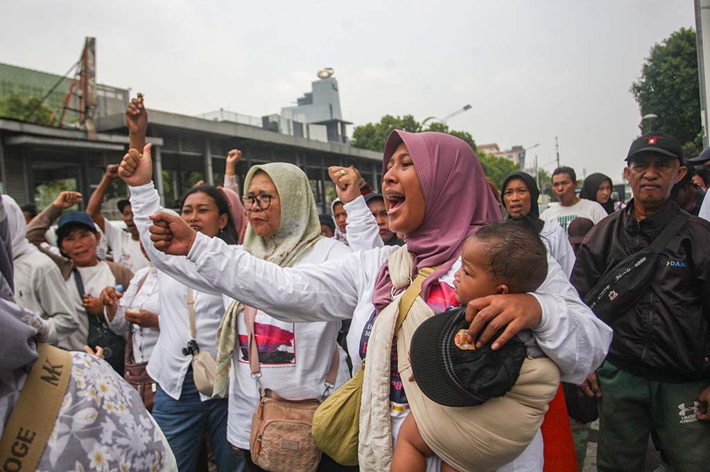 Saat menyatakan sikap di depan KPU DKI Jakarta di Jalan Salemba Raya, Senen, Jakarta Pusat, Senin, 23 September 2024, Minawati menyebutkan, masih banyak permasalahan di Jakarta yang belum terselesaikan.