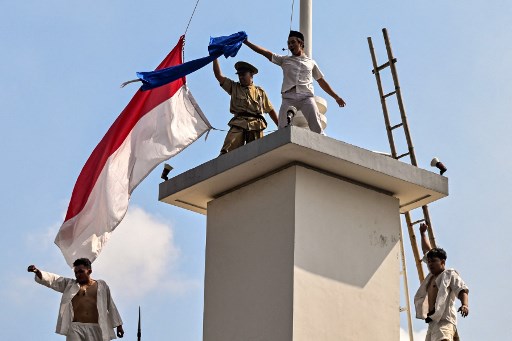 Wali Kota Surabaya Eri Cahyadi mengatakan jika pihaknya memberikan edukasi kepada generasi muda, salah satunya lewat teatrikal refleksi perobekan bendera Belanda di depan Hotel Yamato yang kini dikenal dengan Hotel Majapahit, Minggu, 22 September 2024. Eri Cahyadi memimpin langsung pertujukan tersebut.