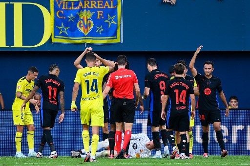 Barcelona memastikan kapten sekaligus penjaga gawangnya, Marc-Andre ter Stegen, mengalami cedera tendon patela di lutut kanannya sehingga harus dioperasi. Ter Stegen diperkirakan akan absen hingga akhir musim.