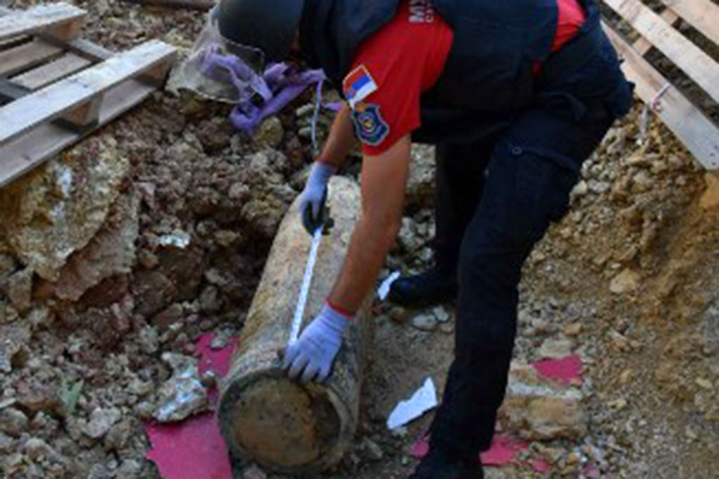 Polisi telah memerintahkan penduduk sekitar untuk menyingkirkan kendaraan mereka dari daerah tersebut dan menghimbau mereka untuk berhati-hati, sembari menyarankan untuk meninggalkan rumah jika memungkinkan.