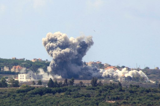 Pasukan Israel mengintensifkan serangan mereka di Lebanon, dengan mengabaikan peringatan masyarakat internasional bahwa mereka akan mengambil risiko menyebarkan konflik Gaza ke wilayah lain.