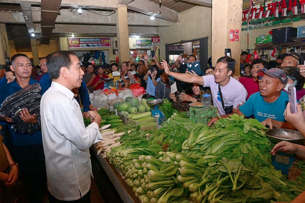 Presiden menambahkan bahwa pemerintah akan terus memastikan ketersediaan pasokan dan kelancaran distribusi. Hal tersebut penting untuk menjaga stabilitas harga di pasar.