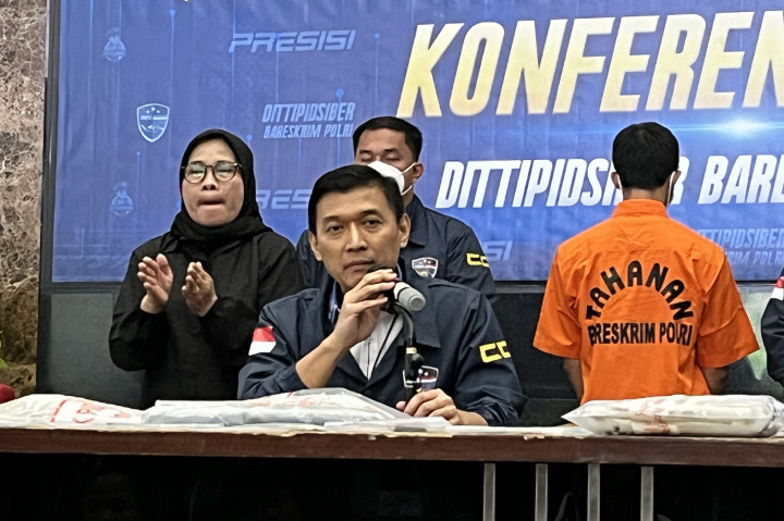 Direktorat Tindak Pidana Siber Bareskrim Polri membongkar kasus ilegal akses dan penyebaran data elektronik milik Badan Kepegawaian Negara (BKN) oleh akun topiax pada situs breachforum.st. Seorang pelaku diringkus.