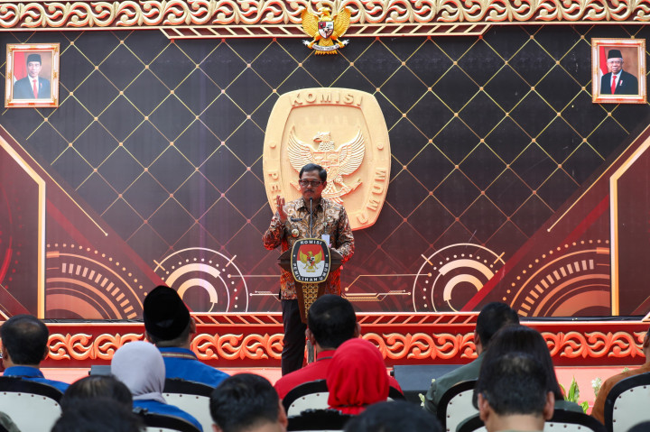 Dua pasangan calon Gubernur dan Wakil Gubernur Jawa Tengah beserta partai politik pengusungnya mendeklarasikan kampanye damai pada Pilkada 2024 di halaman Kantor KPU Jateng pada Selasa, 24 September 2024.