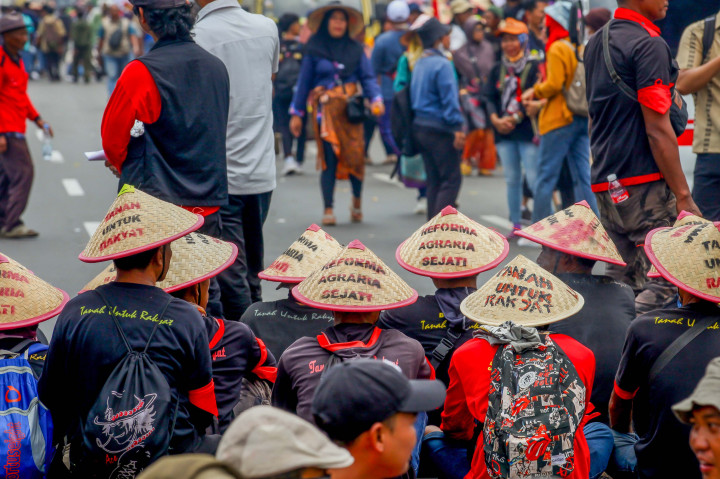 Sekretaris Jenderal KPA sekaligus koordinator umum aksi Hari Tani Nasional, Dewi Kartika mengatakan, agenda reforma agraria yang menjadi mandat revolusi kemerdekaan Indonesia hingga saat ini belum tuntas.