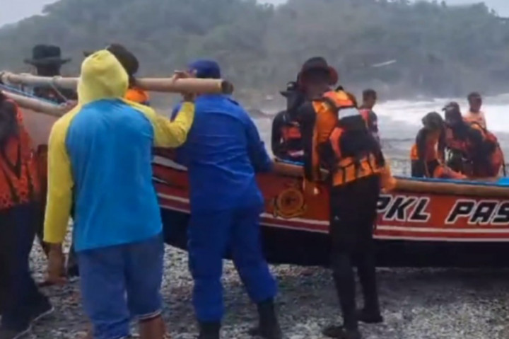 Kejadian penemuan jenazah diketahui terjadi pada Selasa, 24 September 2024 pagi sekitar pukul 09.00 WIB, di perairan Desa Tanggulangin, Kecamatan Klirong, Kebumen, Jawa Tengah dan sempat terekam oleh kamera amatir petugas SAR. Jenazah tersebut, kemudian dievakuasi oleh tim SAR menggunakan perahu nelayan, untuk kemudian dibawa ke RSUD dr Soedirman Kebumen untuk diidentifikasi dan dilakukan visum.