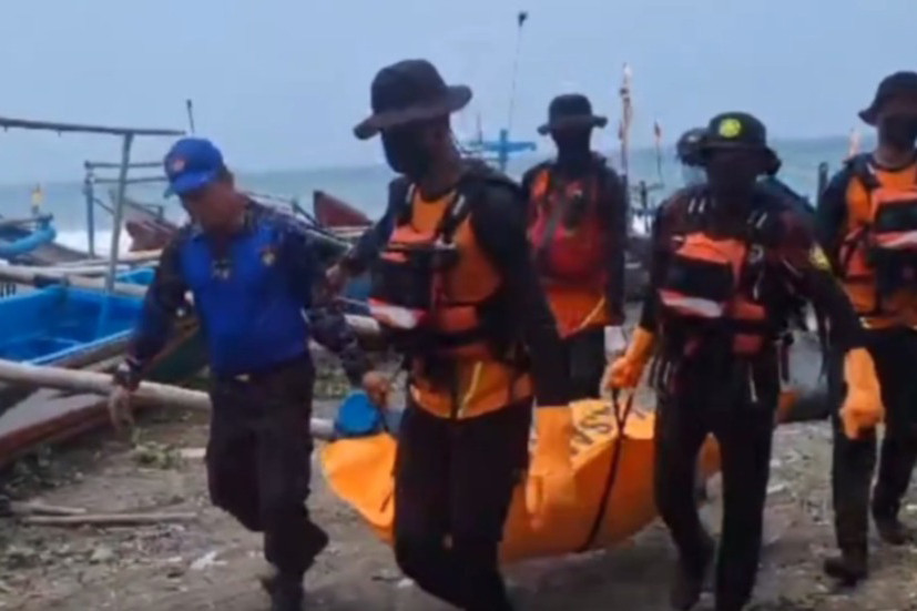 Diketahui, jenazah tersebut merupakan korban tenggelam di pantai Pasir Puncu Keburuhan, kecamatan Ngombol Kabupaten Purworejo yang tenggelam pada jum'at 18 September lalu. Korban sendiri diketahui bernama Muhammad Hakim Maskuri (14) asal Kecamatan Buluspesantren Kabupaten Kebumen, Jawa Tengah.