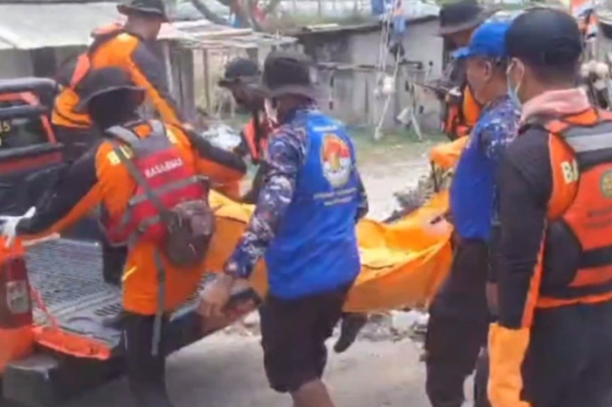 Sebelumnya, tiga orang santri terseret ombak di Pantai Pasir Puncu Keburuhan, satu orang berhasil selamat atas nama Raden Mubarok (14) asal Grabag, Kabupaten Purworejo. Sementara dua orang lainnya yakni Lutfi Rudiansyah (14) asal Kutoarjo, Kabupaten Purworejo dan Muhammad Hamim Maskuri ditemukan meninggal dunia. 