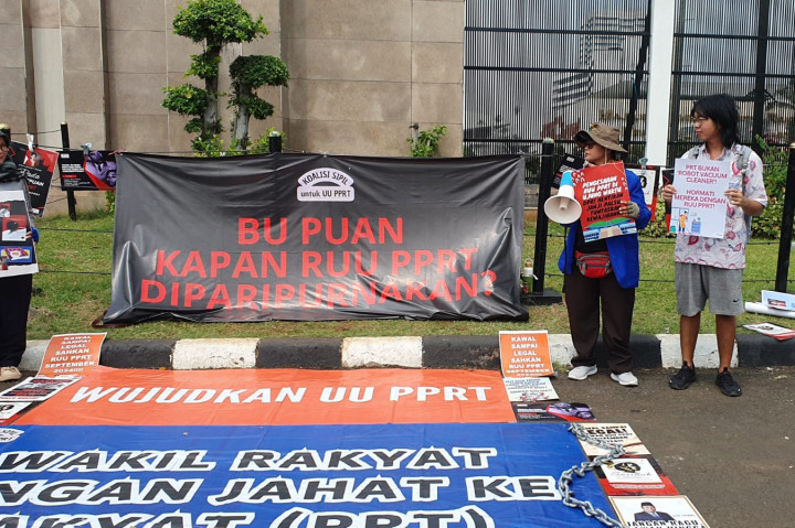 RUU PPRT salah satu dari sekian produk hukum yang ditunggu masyarakat. Karena akan melindungi jutaan pekerja rumah tangga.