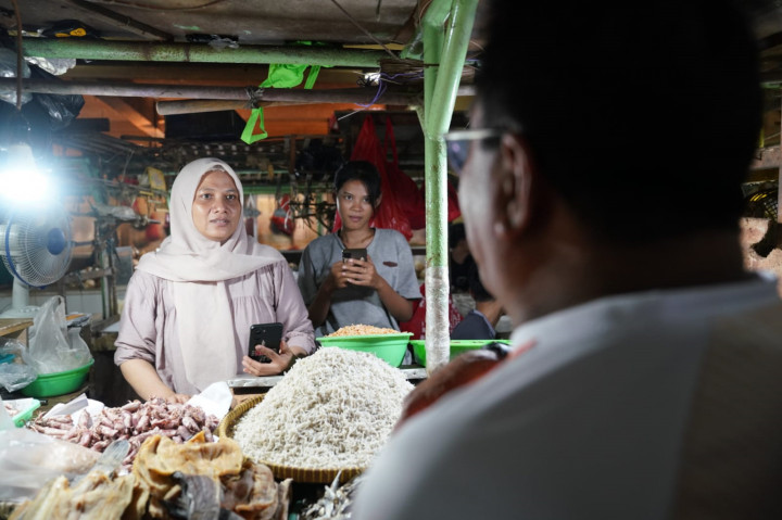 Oleh karenanya Bang Doel berharap PD Pasar Jaya juga harus bisa mengatur stabilitas harga jual di Pasar Lenteng Agung. Sebab PD Pasar Jaya dinilai bisa menyuntikkan modal untuk para pedagang di Pasar Lenteng Agung.