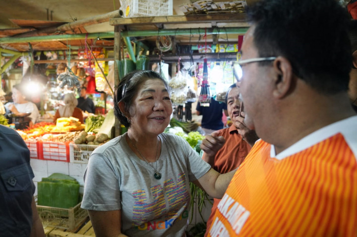Dalam kunjungan tersebut Doel langsung disambut antusias oleh warga dan para pedagang. Salah satu keluhan yang didengarnya terkait biaya parkir yang mahal dan daya tampung yang kecil.