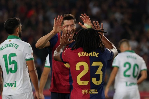 Gol tunggal Blaugrana dicetak oleh Robert Lewandowski di babak pertama, sekaligus membawa tuan rumah meraih tiga poin.