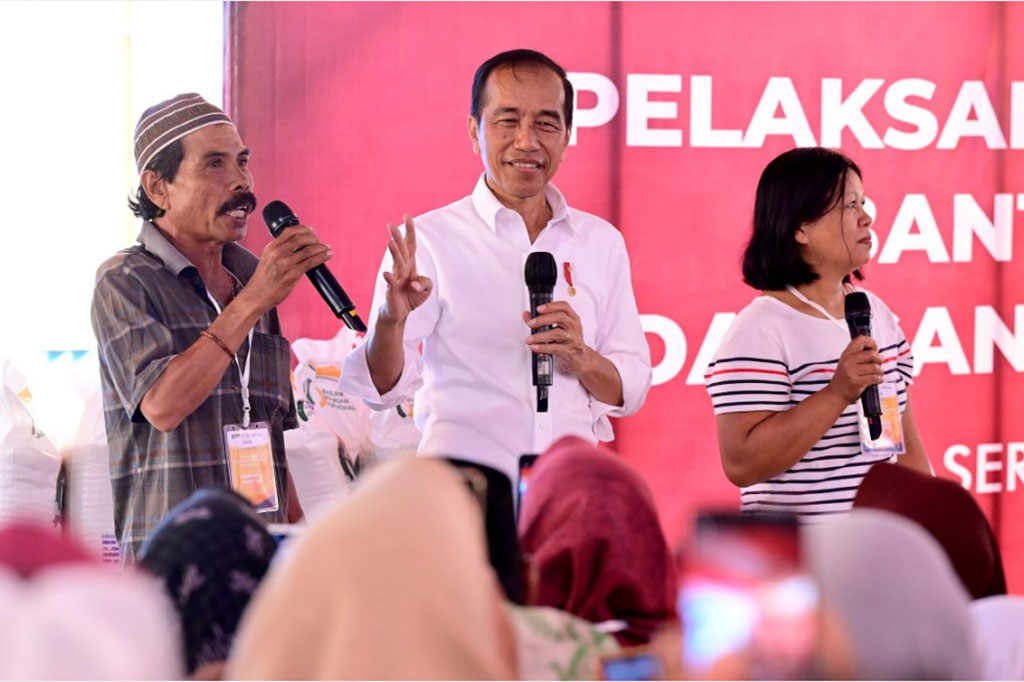 Jokowi juga memberikan pesan terkait masa transisi pemerintahan. Mengingat masa jabatannya akan berakhir pada 20 Oktober 2024 mendatang, Presiden berharap program bantuan pangan ini dapat dilanjutkan oleh presiden terpilih, Prabowo Subianto.