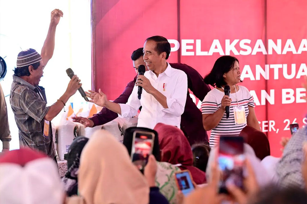 “Nanti kalau ketemu Presiden terpilih Pak Prabowo, sampaikan Pak minta dilanjutkan, karena saya nanti tanggal 20 Oktober sudah purna tugas, sudah pensiun,” ucap Presiden.