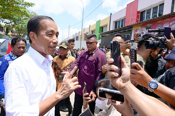 Presiden Jokowi pun mengaku terkejut dengan sambutan hangat dari masyarakat Berau. 