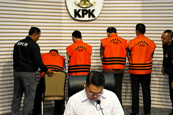 Ema, Riantono, Achmad, dan Ferry langsung ditahan usai diumumkan sebagai tersangka. Upaya paksa untuk Yudi belum dilakukan karena dia tidak menghadiri panggilan penyidik hari ini.