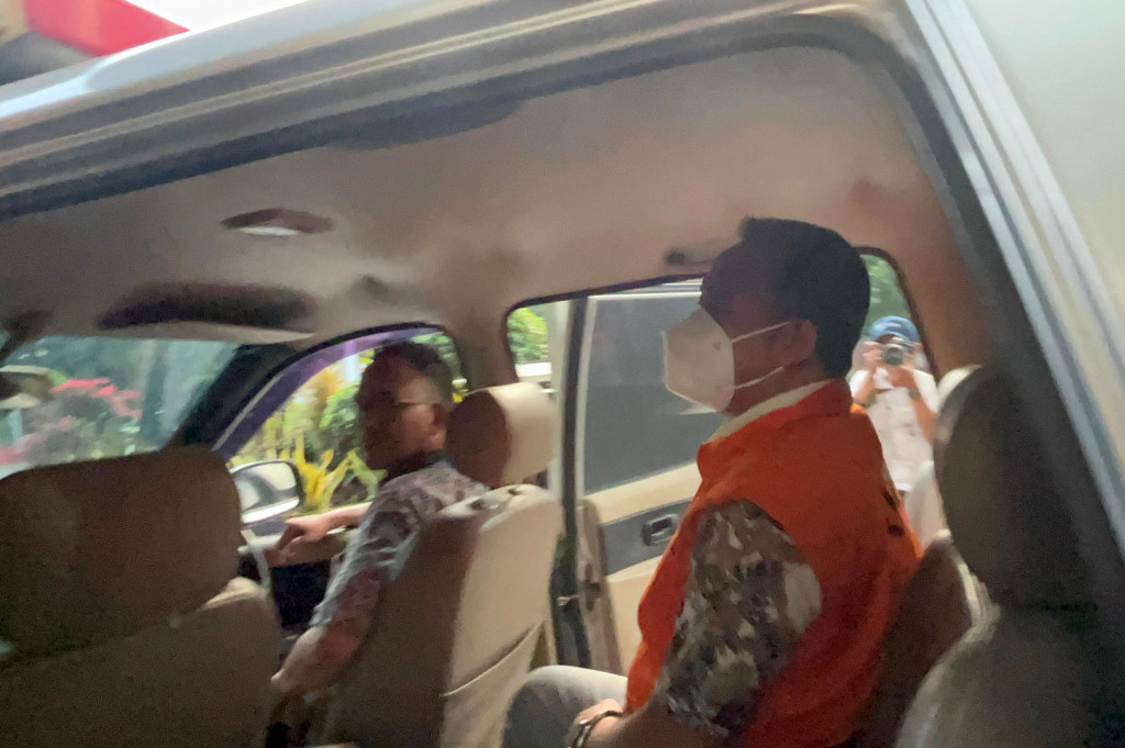 Total ada lima tersangka dalam kasus ini. Selain Yudi, empat orang lainnya yakni mantan Sekda Bandung Ema Sumarna, dan tiga eks anggota DPRD Bandung Riantono, Achmad Nugraha, dan Ferry Cahyadi Rismafury.