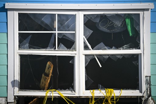 “Ini bukan peristiwa yang dapat ditanggung oleh mereka yang berada di daerah pesisir atau dataran rendah,” kata Jared Miller, sheriff daerah Wakulla di pantai Florida. “Harap patuhi perintah evakuasi yang berlaku karena waktu hampir habis untuk melakukannya.”