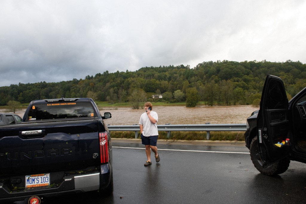 Sebanyak 11 orang, termasuk petugas yang menolong korban, tewas di Negara Bagian Georgia, dan tujuh kematian lainnya dilaporkan di Negara Bagian Florida, papar laporan tersebut.