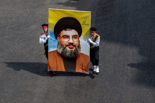 Kelompok Hizbullah Lebanon mengonfirmasi pada hari Sabtu, 28 September 2024, bahwa pemimpinnya dan salah satu pendirinya, Hassan Nasrallah, tewas dalam serangan udara Israel di Beirut pada hari sebelumnya.