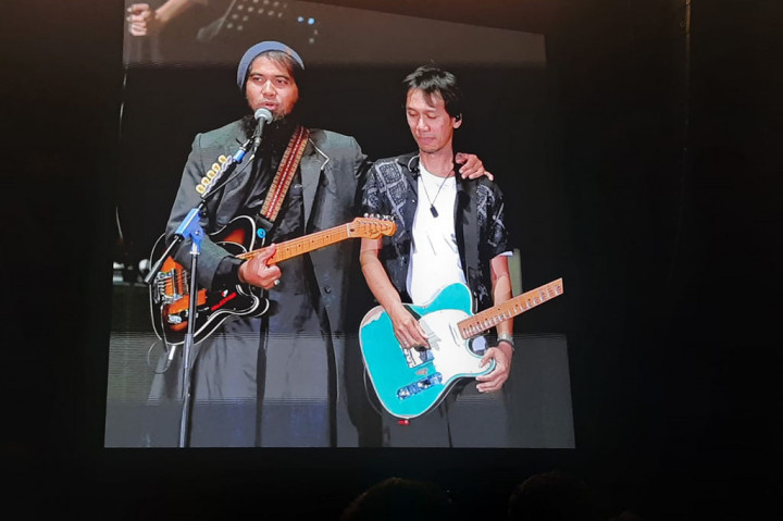 Konser bertambah meriah saat Sheila on 7 secara mengejutkan mengundang mantan gitaris mereka, Sakti. Momen tersebut terjadi saat Sheila on 7 membawakan lagu Lapang Dada.