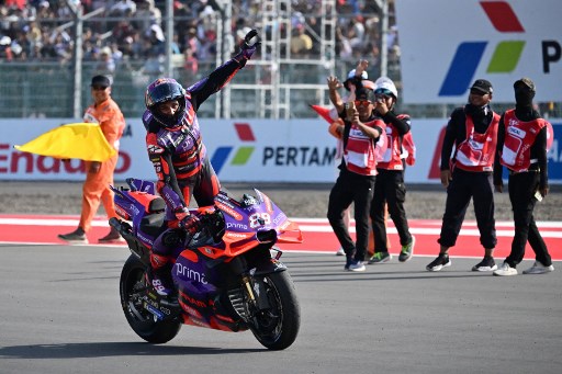 Pembalap Prima Pramac Racing Jorge Martin menjadi juara Grand Prix Indonesia di Sirkuit Internasional Mandalika, Lombok Tengah, Nusa Tenggara Barat, Minggu, 29 September 2024. Martin langsung melakukan selebrasi usai menyentuh garis finis.