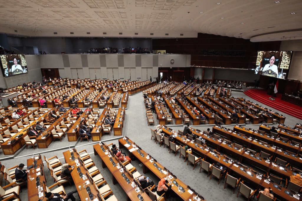 Ketua DPR Puan Maharani mengatakan bahwa anggota dewan menyadari bahwa dalam membentuk suatu UU, terdapat berbagai perspektif, kepentingan, keberpihakan, dan dampak yang perlu diperhatikan, sehingga dalam prosesnya pasti terjadi banyak dinamika politik.   