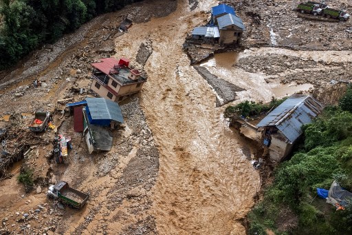 Jumlah korban tewas akibat banjir dan tanah longsor yang dipicu oleh hujan deras yang tak henti-hentinya di Nepal sejak Kamis, 26 September 2024 malam hingga Sabtu, 28 September telah melampaui 200 orang.