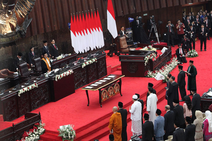 Pelantikan tersebut berdasarkan Keputusan Presiden Nomor 115/P/2024 tentang Peresmian Pengangkatan Anggota DPR/DPD/MPR Masa Jabatan Tahun 2024—2029 tertanggal 30 September 2024. Ketua Mahkamah Agung Muhammad Syarifuddin pun memimpin sumpah/janji pelantikan.