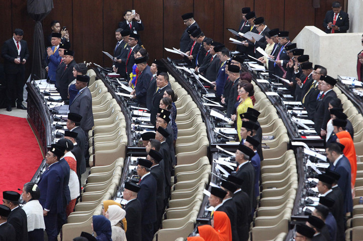 Adapun anggota MPR itu terdiri atas seluruh anggota DPR dan DPD RI dengan jumlah 732 orang. Anggota DPR RI yang telah dilantik berjumlah 580 orang, sedangkan anggota DPD RI yang telah dilantik sebanyak 152 orang.