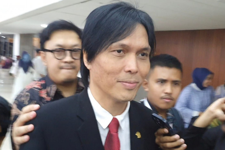 Once dikonfirmasi apakah siap ditempatkan di Komisi X yang lingkup tugasnya pendidikan, olahraga, dan sejarah. Dia menyatakan menunggu arahan dari fraksi PDIP.