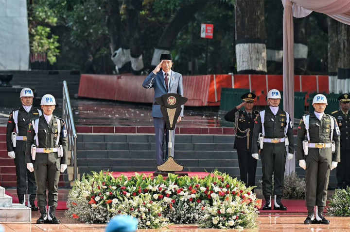 Presiden Joko Widodo bertindak selaku inspektur upacara dan memimpin upacara peringatan Hari Kesaktian Pancasila Tahun 2024 yang dipusatkan di Monumen Pancasila Sakti, Lubang Buaya, Jakarta, Selasa, 1 Oktober 2024.
