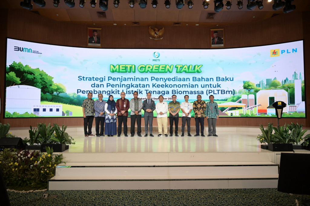 Masyarakat Energi Terbarukan Indonesia (METI) bersama PT PLN (Persero) dan Komisi VII Dewan Perwakilan Rakyat (DPR) RI sepakat untuk mendorong pengembangan bioenergi nasional. Hal ini terungkap dalam forum diskusi interaktif METI Green Talk bertajuk 'Strategi Penjaminan Penyediaan Bahan Baku dan Peningkatan Keekonomian untuk Pembangkit Listrik Tenaga Biomassa (PLTBm)' yang diselenggarakan di Auditorium PT. PLN (Persero) Kantor Pusat, Jakarta, Senin, 30 September 2024.