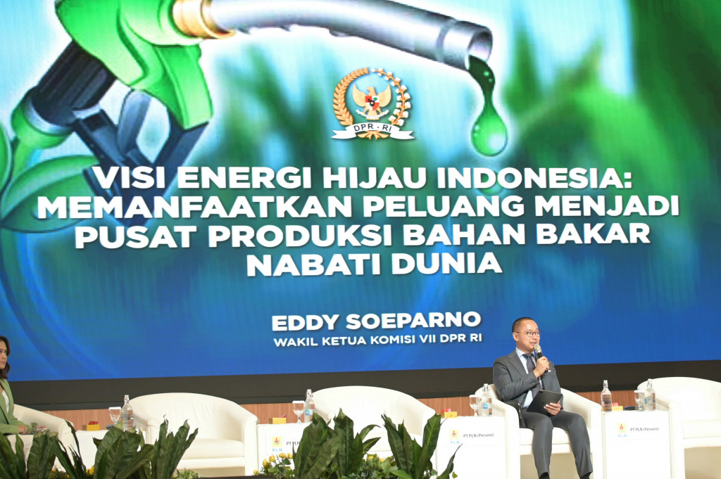 Wakil Ketua Umum Komisi VII DPR RI, Eddy Soeparno, dalam paparannya menyatakan bahwa pertumbuhan ekonomi Indonesia yang pesat harus disertai dengan pengembangan energi hijau. Ia menekankan pentingnya penerapan sertifikasi Roundtable on Sustainable Palm Oil (RSPO) dalam pengelolaan kelapa sawit dan pemanfaatan minyak jelantah sebagai biodiesel untuk mengurangi emisi CO2.