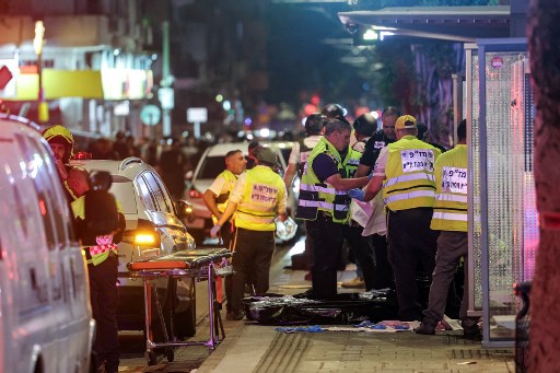 Sedikitnya enam orang tewas dan sembilan lainnya luka-luka pada Selasa, 1 Oktober 2024, ketika dua orang bersenjata turun dari trem di Tel Aviv dan menembaki orang-orang yang lewat. Pelaku kemudian ditembak mati oleh pasukan keamanan dan seorang warga sipil bersenjata.