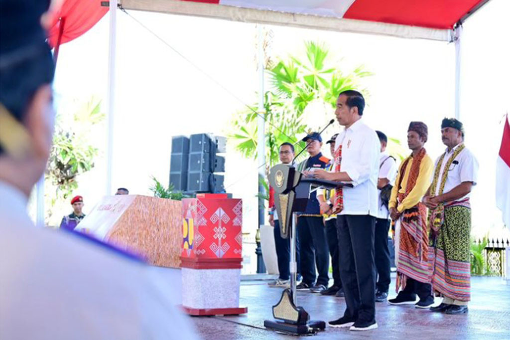 Presiden Joko Widodo menilai kunci utama kemakmuran di Nusa Tenggara Timur adalah air, karena itu pemerintah terus membangun bendungan di provinsi itu selama 10 tahun terakhir.