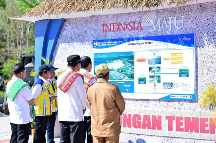 Orang nomor satu di Indonesia itu mengatakan bahwa dengan semakin banyaknya bendungan diharapkan mampu meningkatkan produktivitas pertanian milik petani.